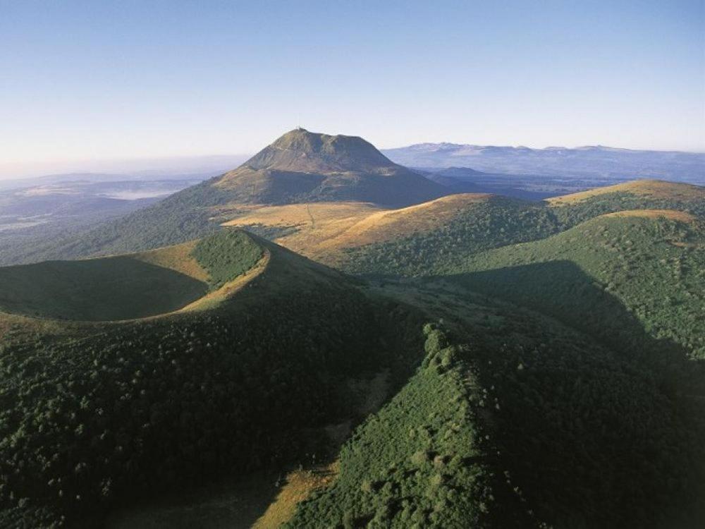 Nid Sous Le Volcan Saint-Sandoux ภายนอก รูปภาพ